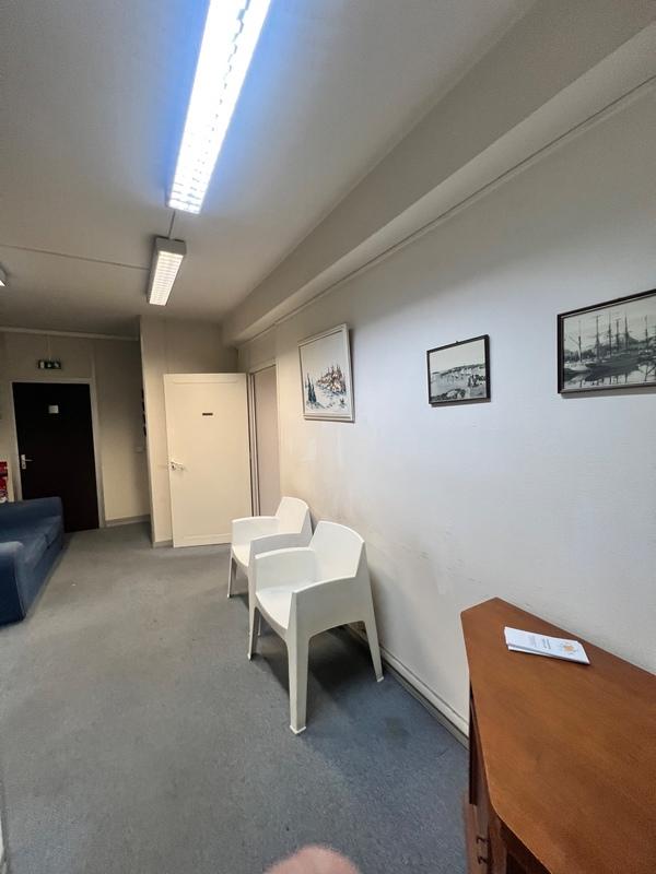 Bureau - 200 m² - 1 pièce