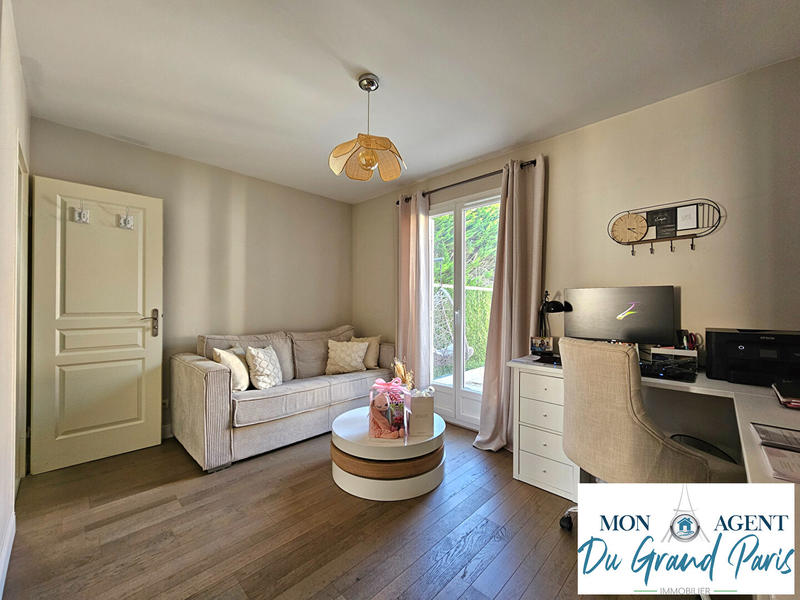 Maison - 220 m² - 8 pièces