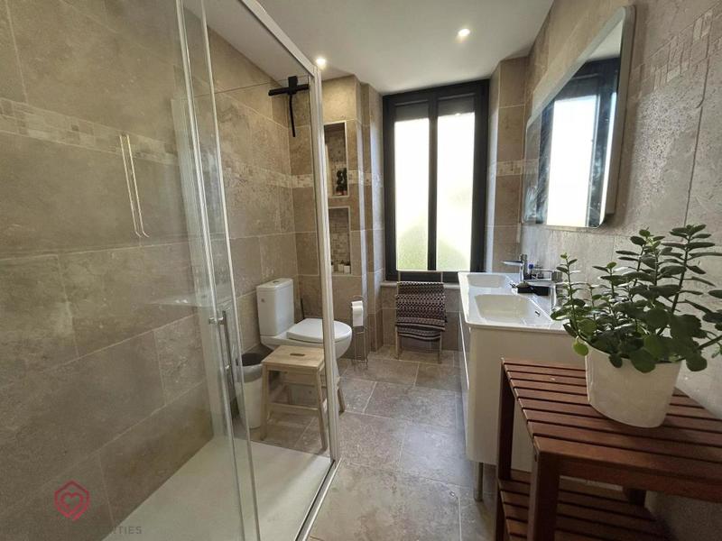 Maison de village - 405 m² - 13 pièces
