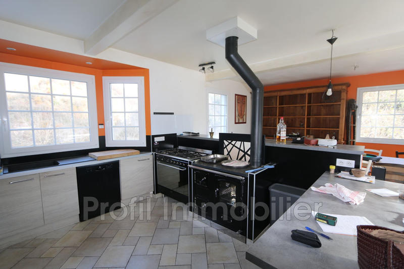 Maison - 235 m² - 8 pièces