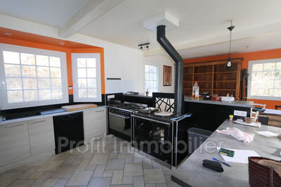 Maison - 235 m² - 8 pièces