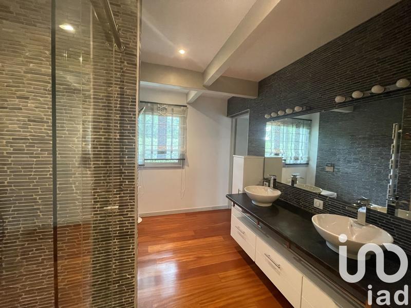 Maison - 252 m² - 8 pièces