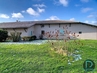 Maison - 201 m² - 8 pièces