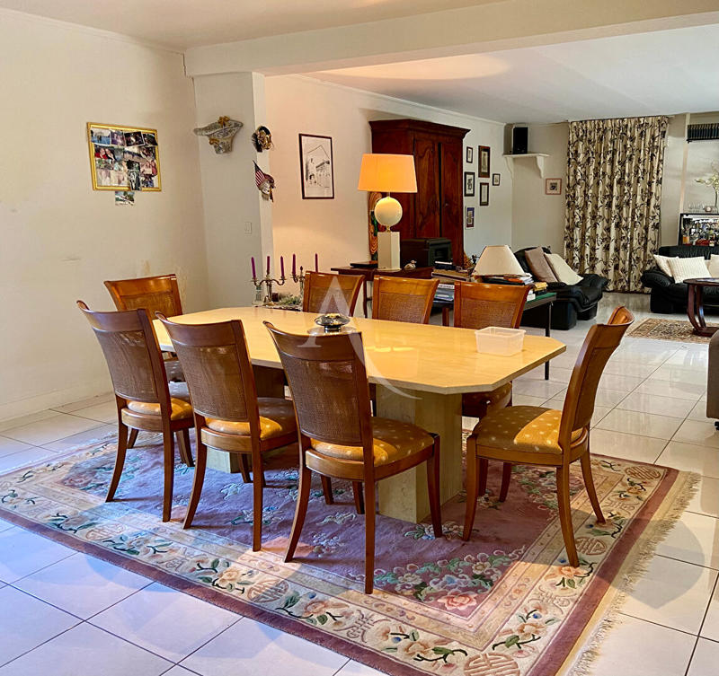 Maison - 210 m² - 7 pièces