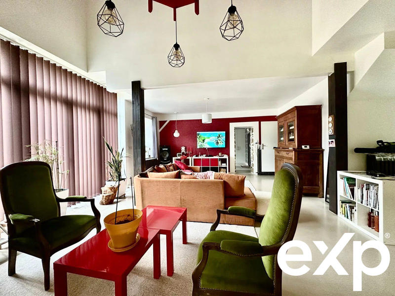 Maison traditionnelle - 219 m² - 9 pièces