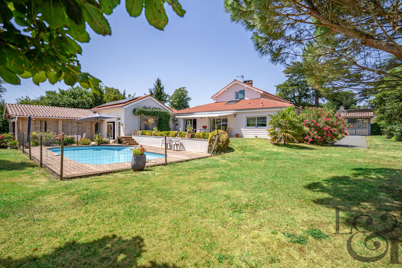 Maison - 196 m² - 5 pièces