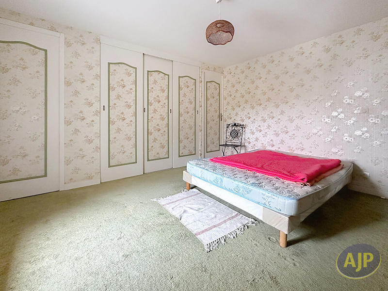 Maison - 220 m² - 9 pièces