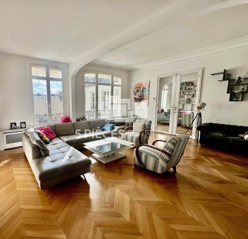 Appartement bourgeois - 130 m² - 6 pièces