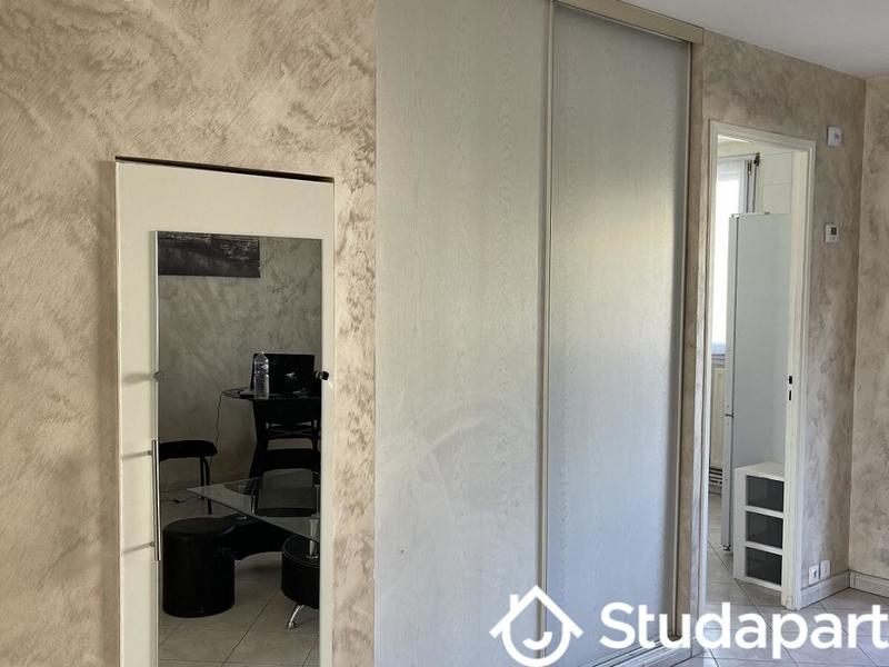 Chambre - 9 m² - 1 pièce