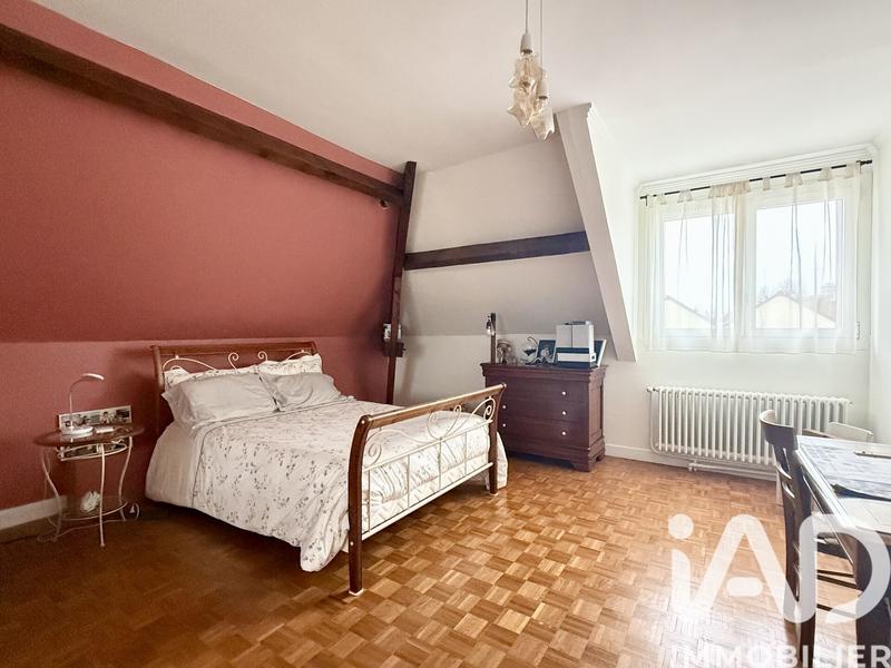 Maison - 233 m² - 7 pièces