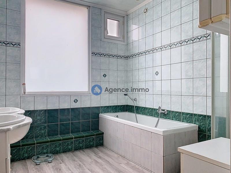 Maison - 225 m² - 8 pièces