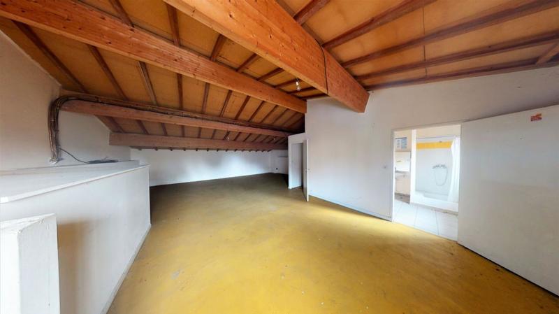 Maison - 342 m² - 2 pièces