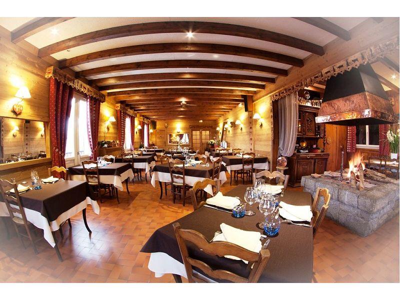 Local commercial - 1 180 m² - 32 pièces