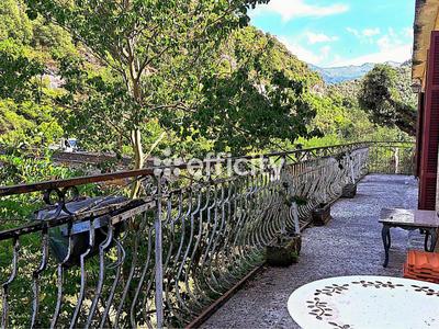 Maison - 250 m² - 4 pièces