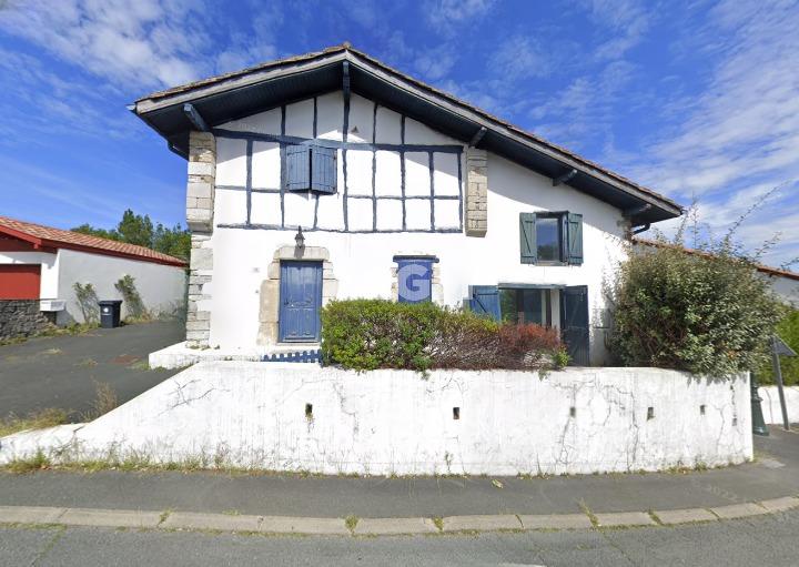 Maison - 200 m² - 7 pièces