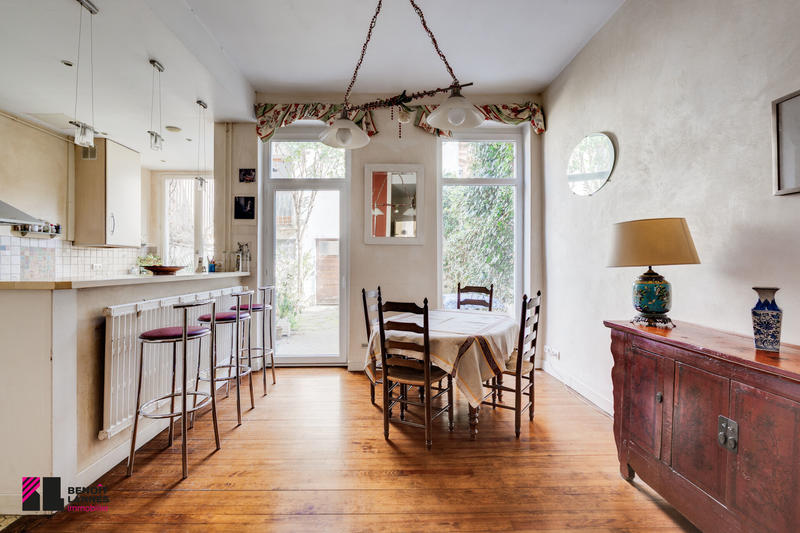 Maison - 216 m² - 8 pièces