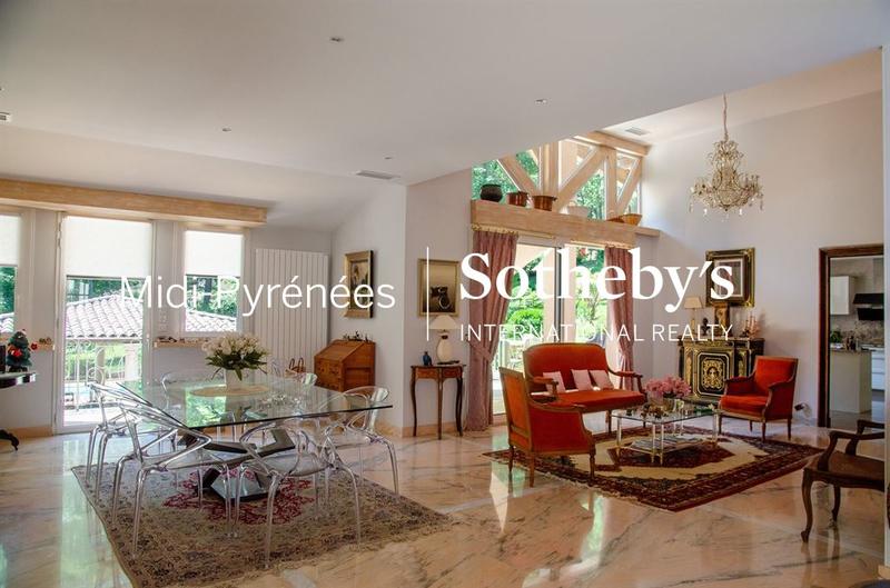 Maison - 661 m² - 19 pièces