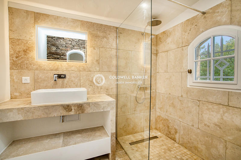 Villa - 200 m² - 6 pièces