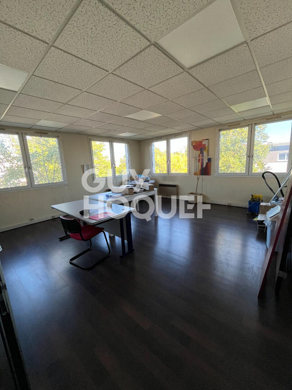 Bureau - 75 m²