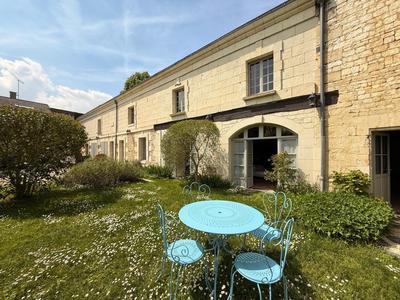 Maison - 310 m² - 12 pièces