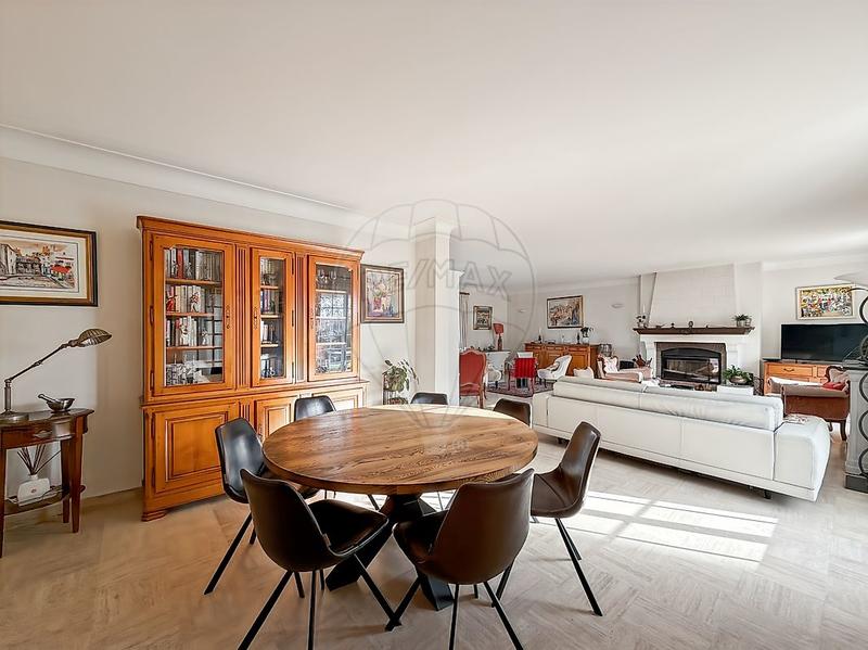 Maison bourgeoise - 211 m² - 4 pièces