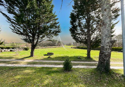 Maison - 230 m² - 7 pièces