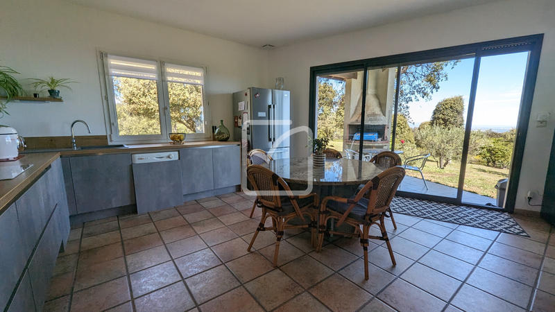 Propriété - 170 m² - 5 pièces