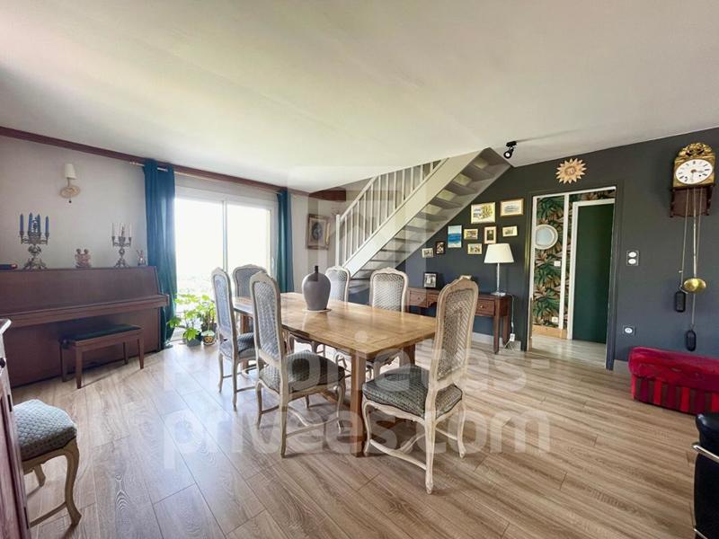 Maison - 210 m² - 7 pièces