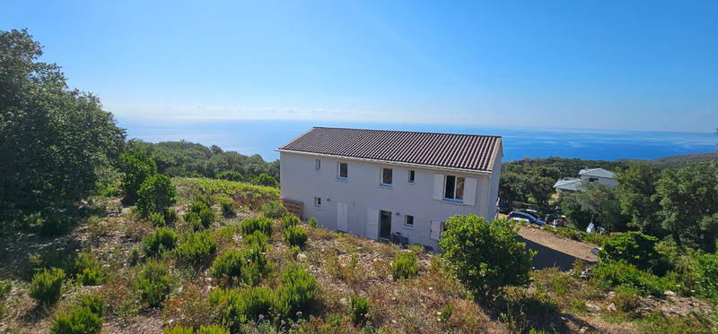 Maison - 240 m² - 7 pièces