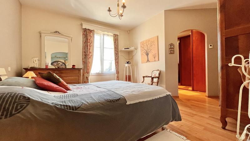 Maison - 230 m² - 6 pièces