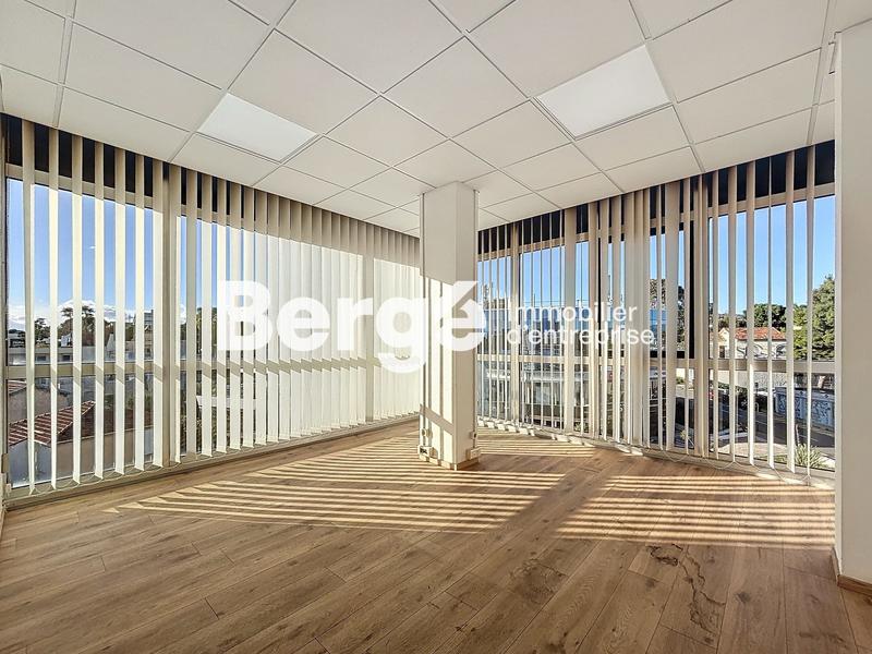 Bureau - 165 m² - 8 pièces