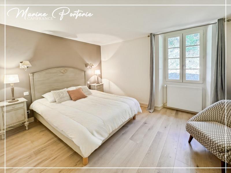 Propriété - 380 m² - 8 pièces