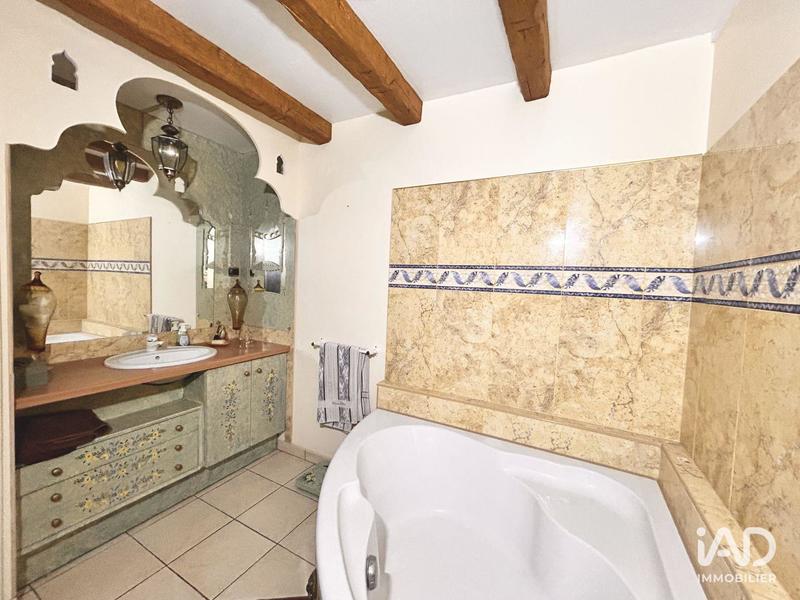 Maison - 265 m² - 10 pièces