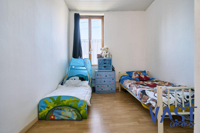 Maison - 185 m² - 8 pièces