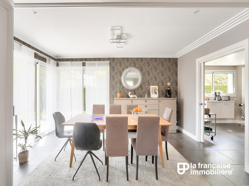 Maison - 210 m² - 8 pièces