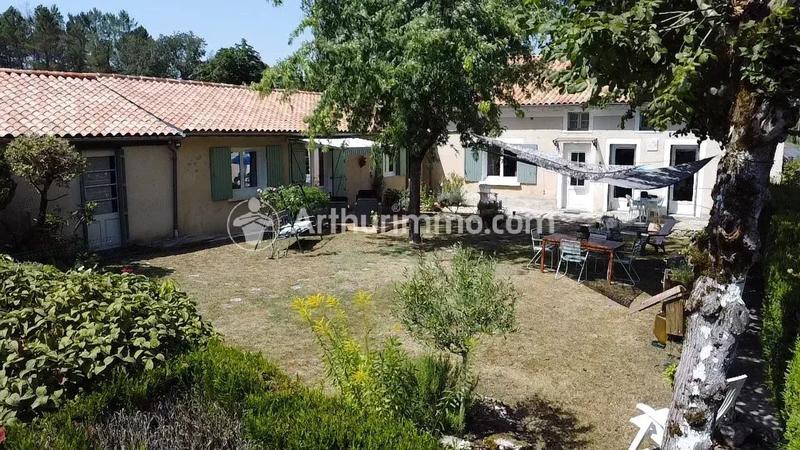 Maison - 210 m² - 6 pièces