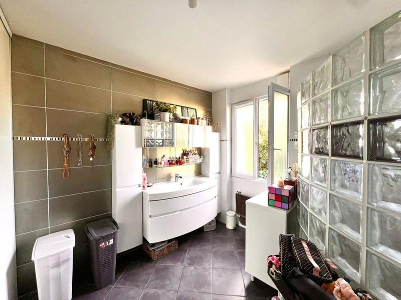 Maison - 217 m² - 9 pièces