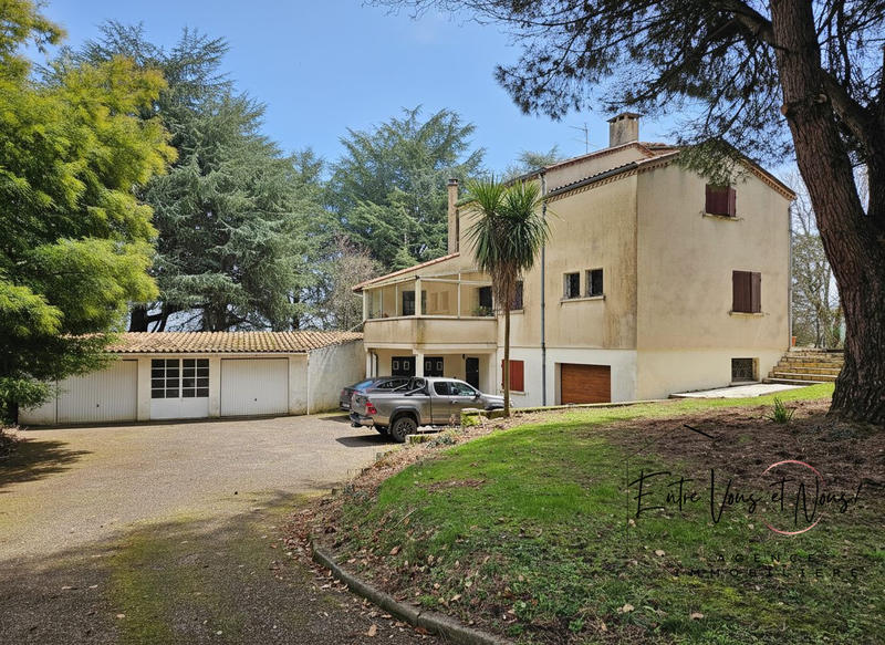 Villa - 234 m² - 10 pièces