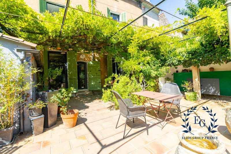 Maison - 482 m² - 14 pièces