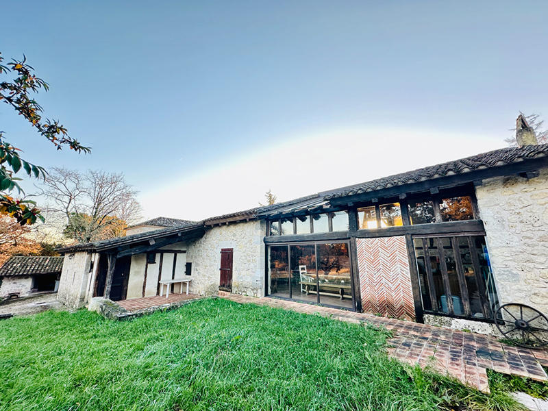 Maison - 362 m² - 9 pièces