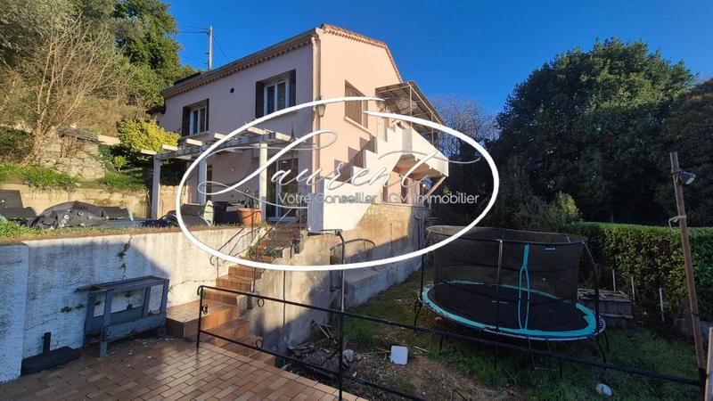 Immeuble - 134 m² - 6 pièces