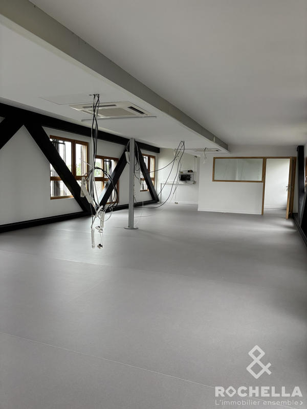 Local d'activités - 369 m²