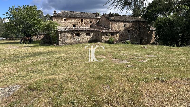 Propriété - 270 m² - 13 pièces