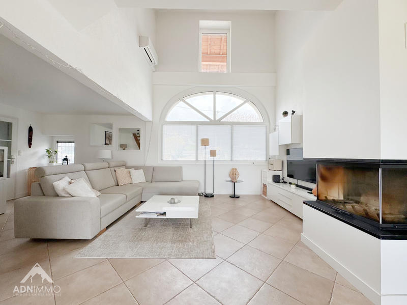 Maison - 333 m² - 10 pièces