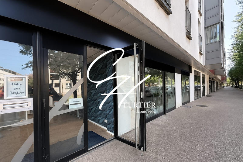 Local commercial - 334 m² - 14 pièces