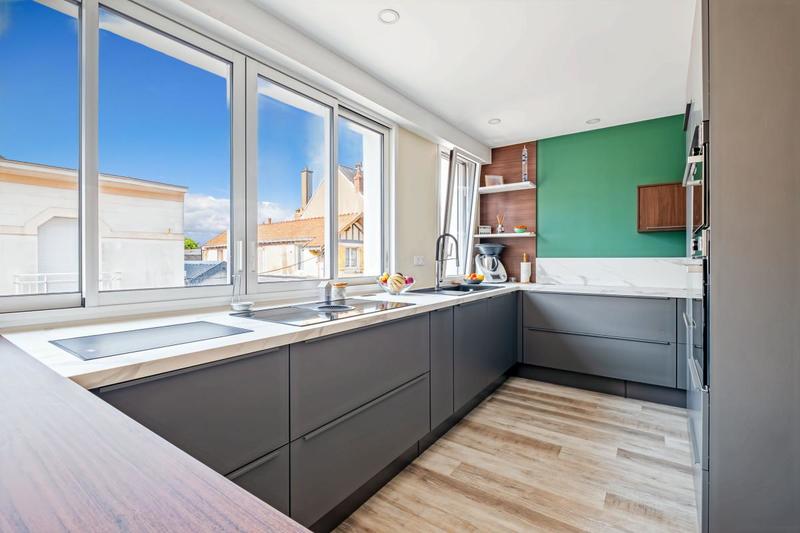 Maison - 260 m² - 9 pièces