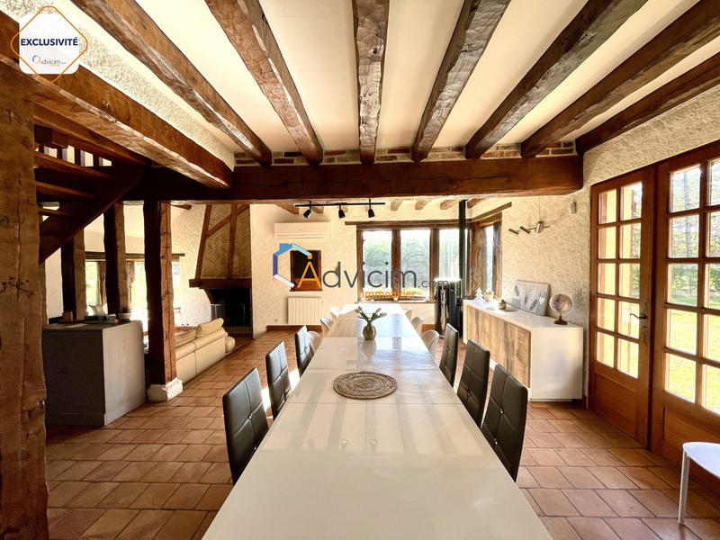 Maison - 217 m² - 8 pièces