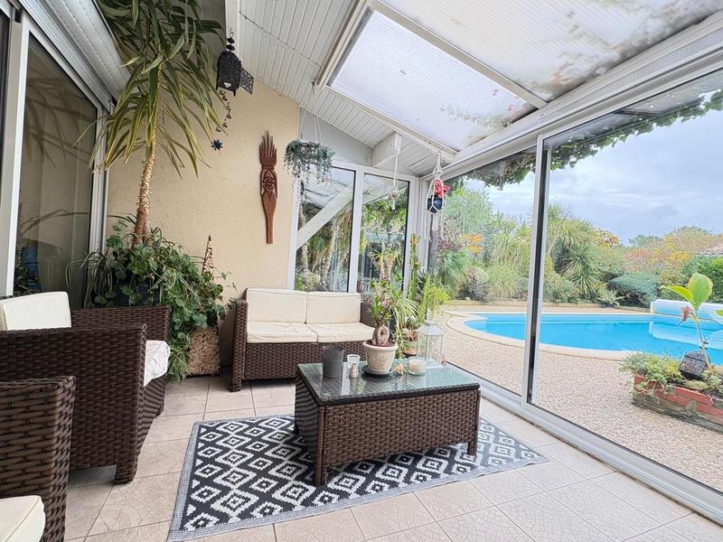 Maison - 326 m² - 10 pièces