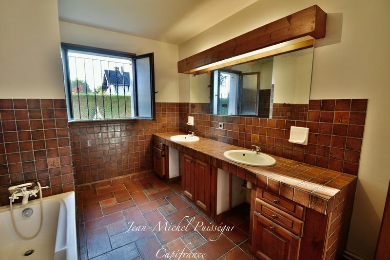 Maison - 250 m² - 8 pièces