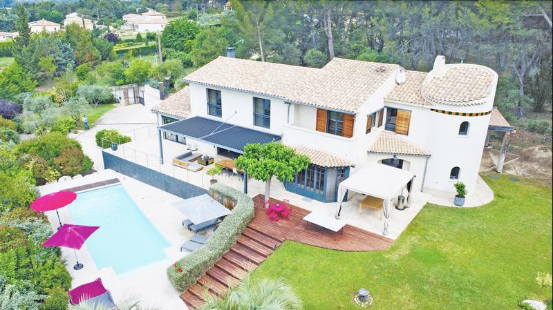 Propriété - 300 m² - 8 pièces